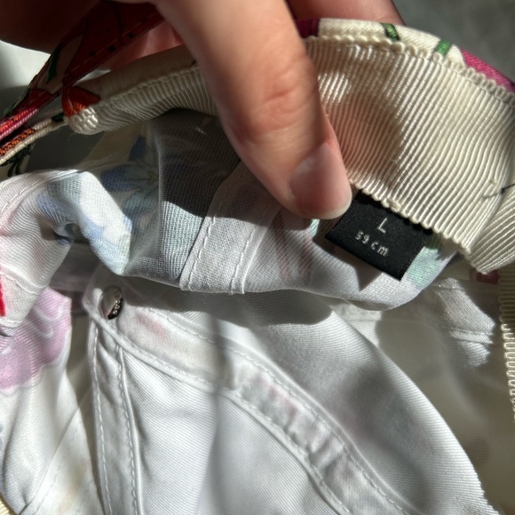 Gucci 🌸🌺🌼 - Picture 5 of 8